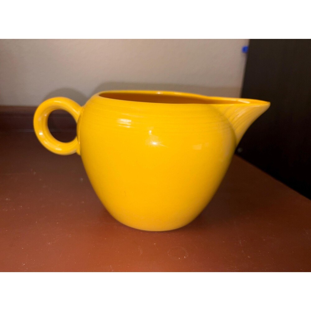 Vintage Fiestaware Pale Yellow 2 Pint Ring Handled Pitcher Jug HLC 1937-1951
